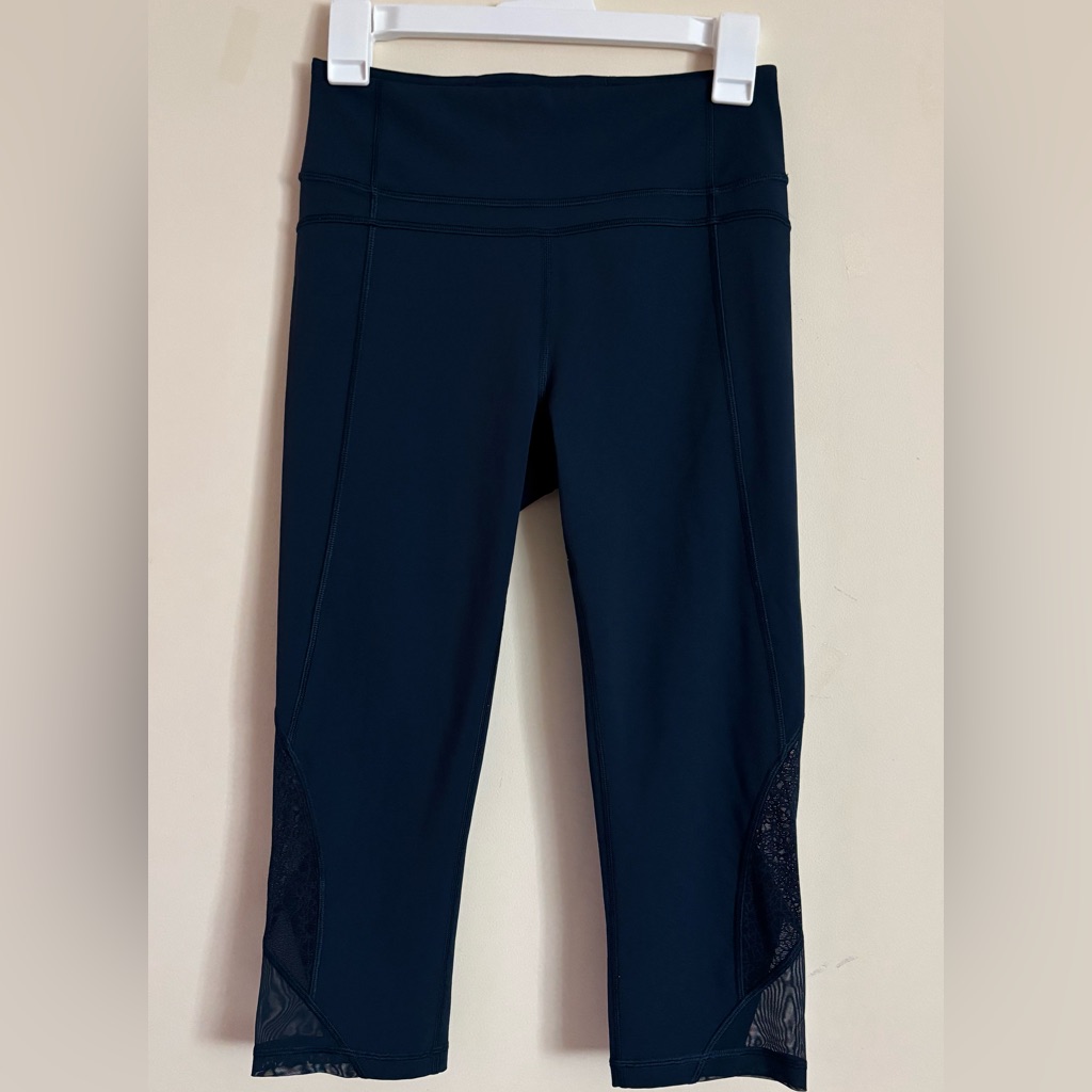 Lululemon Green Cropped Leggings With Mesh Detail